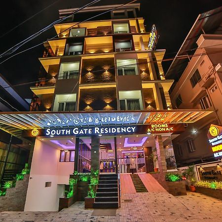เซาท์ เกท เรซิเดนซี Hotel Kochi ภายนอก รูปภาพ