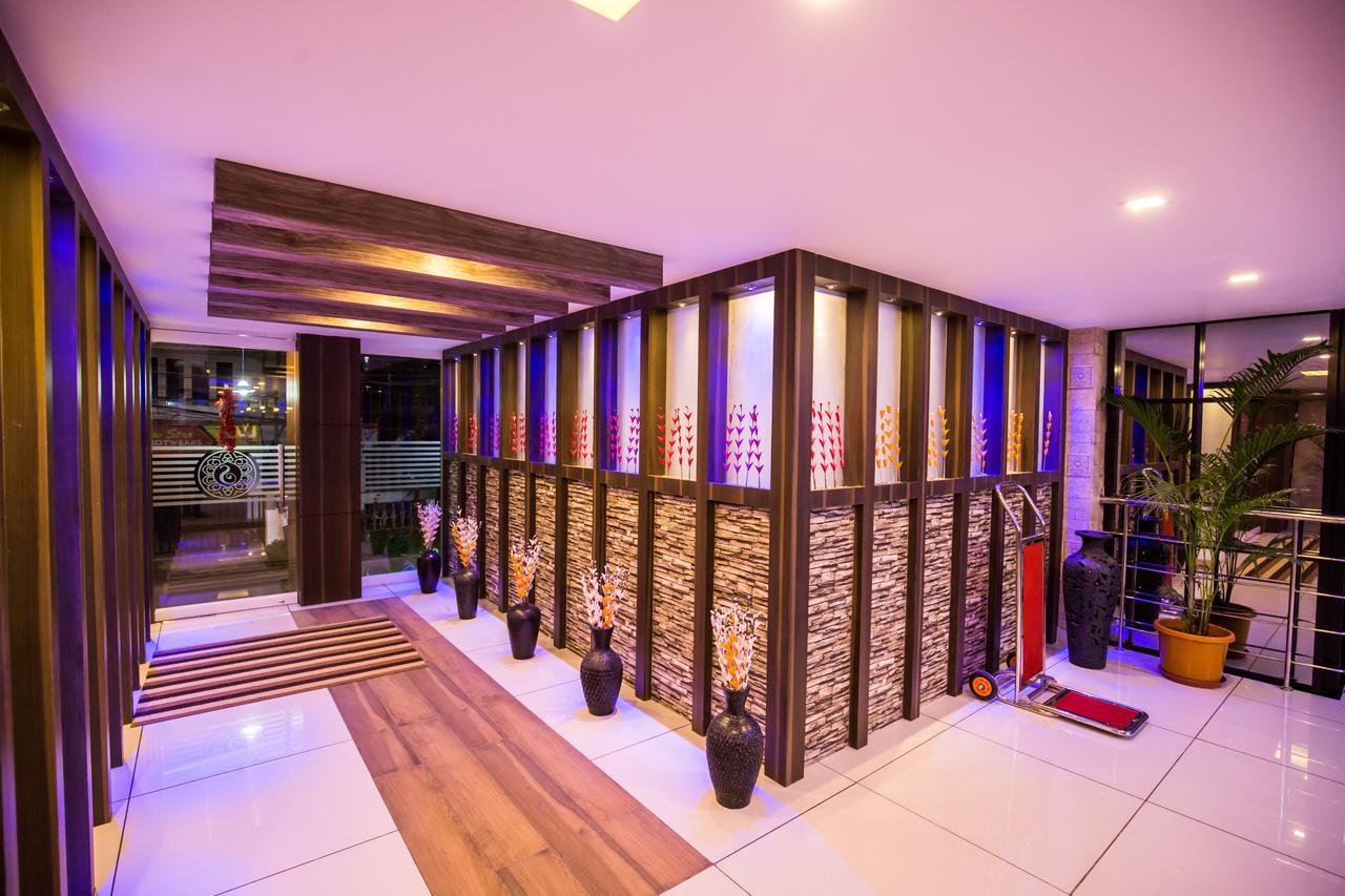 เซาท์ เกท เรซิเดนซี Hotel Kochi ภายนอก รูปภาพ