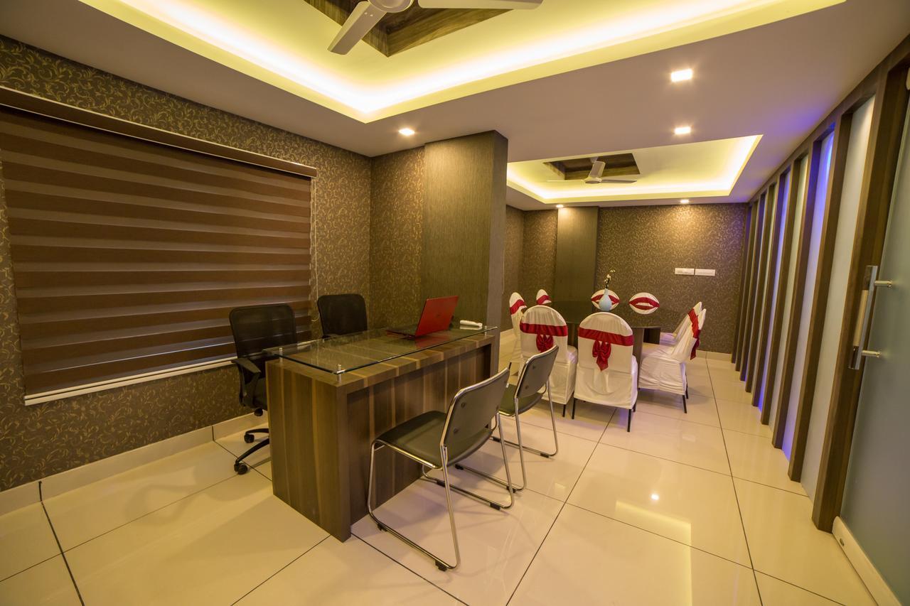 เซาท์ เกท เรซิเดนซี Hotel Kochi ภายนอก รูปภาพ