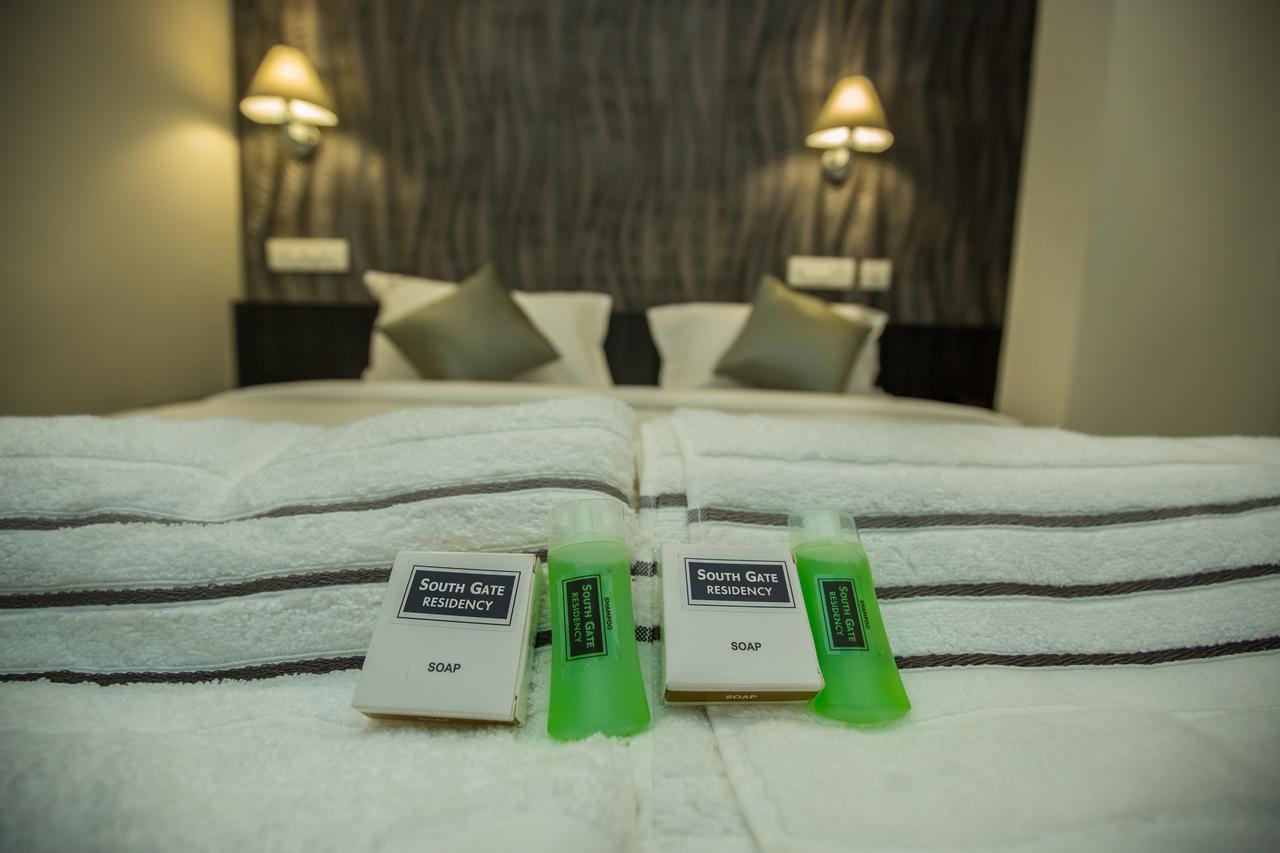 เซาท์ เกท เรซิเดนซี Hotel Kochi ภายนอก รูปภาพ