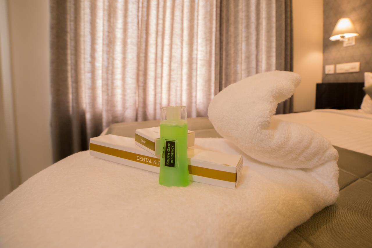 เซาท์ เกท เรซิเดนซี Hotel Kochi ภายนอก รูปภาพ