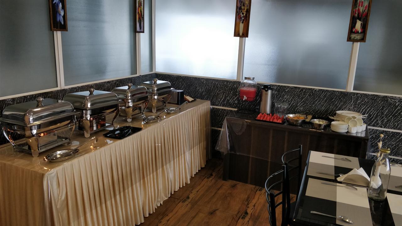 เซาท์ เกท เรซิเดนซี Hotel Kochi ภายนอก รูปภาพ