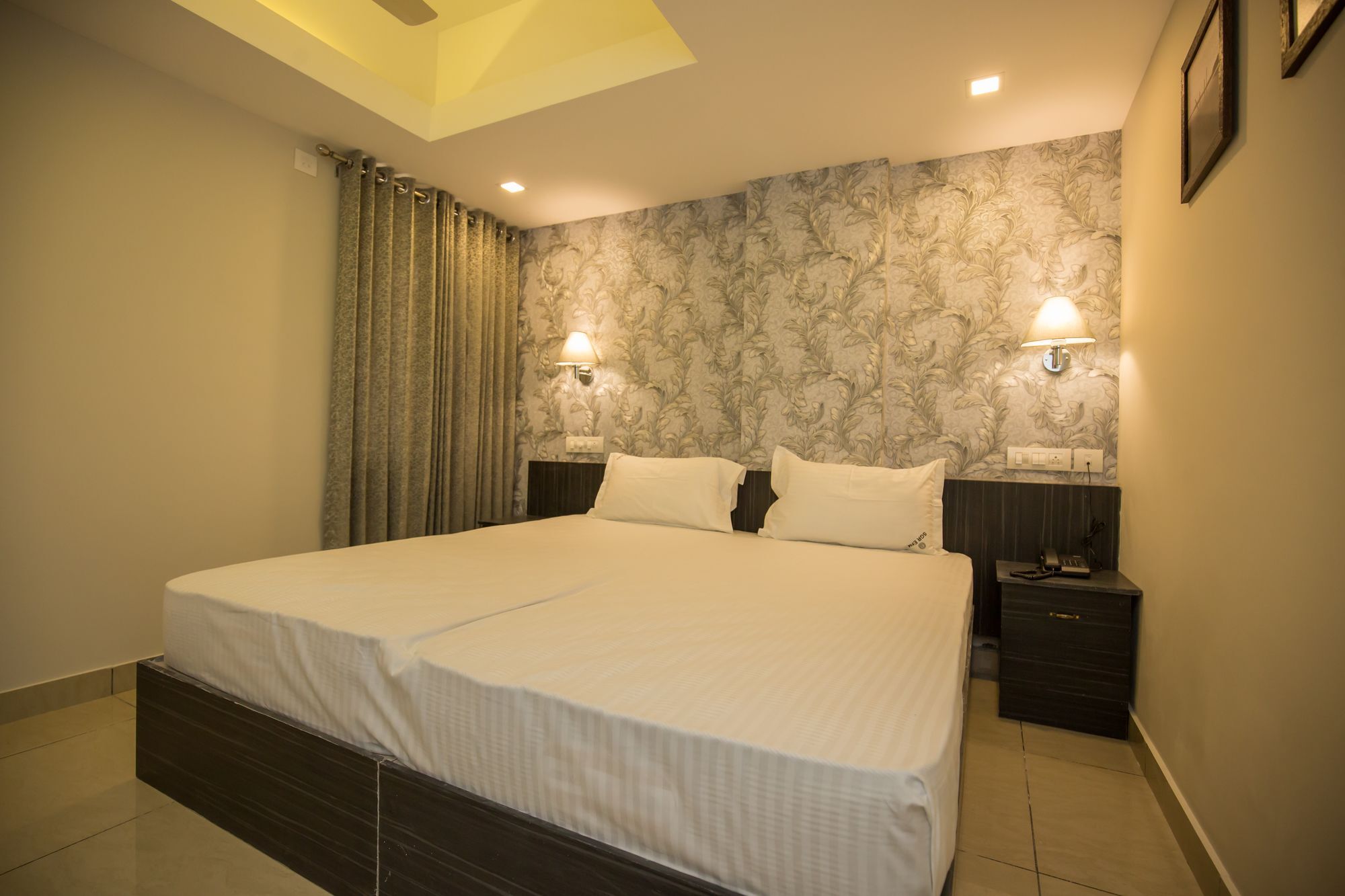 เซาท์ เกท เรซิเดนซี Hotel Kochi ภายนอก รูปภาพ